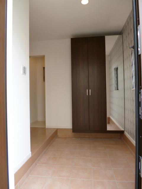 Entrance. Indoor (March 2013) Shooting