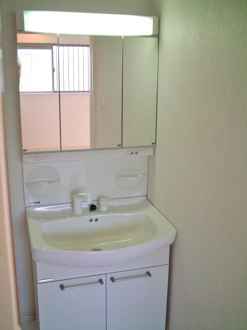 Same specifications photos (Other introspection). Same specifications washbasin