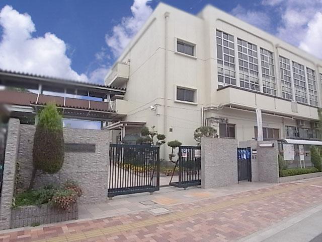 Primary school. Moriguchi stand Niwakubo to elementary school 276m