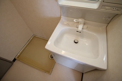 Washroom. Independent wash basin ・ Indoor laundry bread