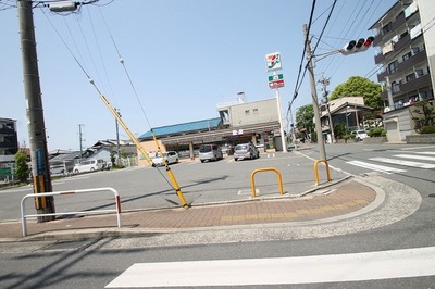 Convenience store. 550m to Seven-Eleven (convenience store)