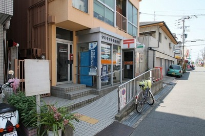 post office. 450m to the post office (post office)