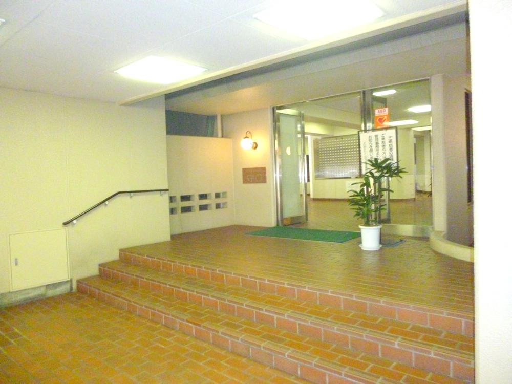 lobby. It is beautiful and I am very spacious common areas