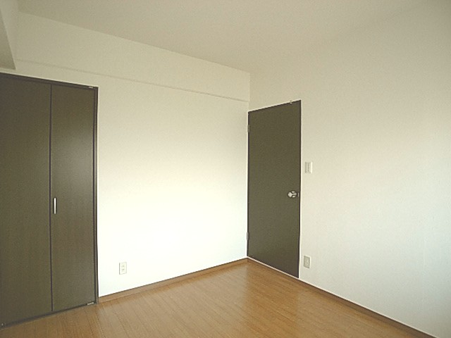 Other room space. Western-style room