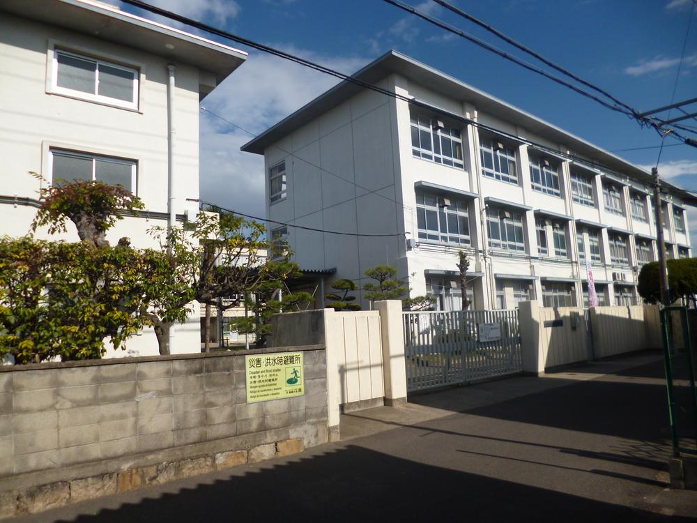 Junior high school. Neyagawa 987m to stand fourth junior high school