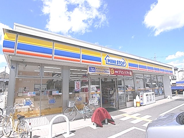 Convenience store. MINISTOP Neyagawa Nakakida Machiten up (convenience store) 927m