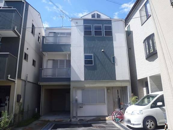 Local appearance photo. November 2006 architecture! !