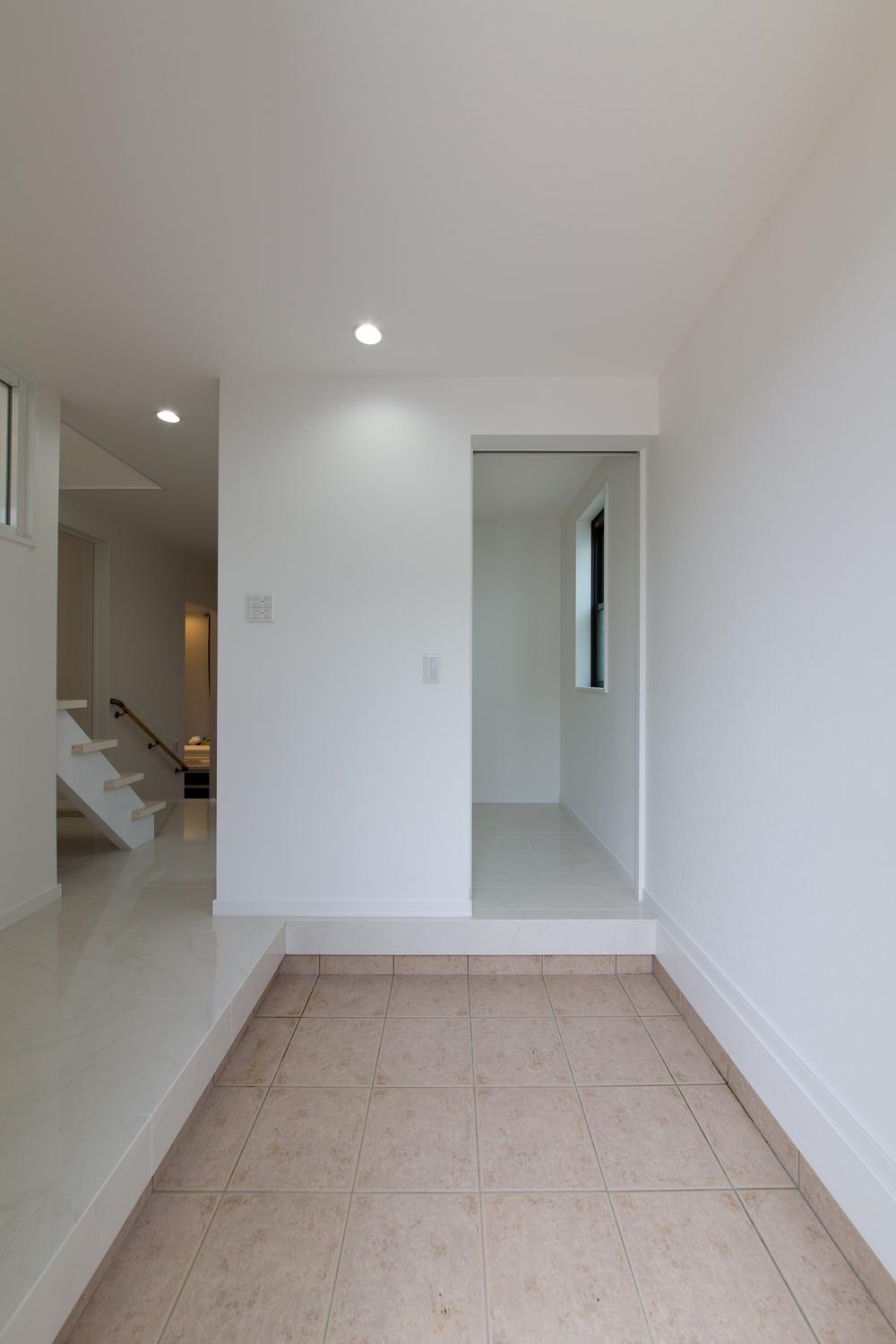 Entrance. Local (June 2013) Shooting