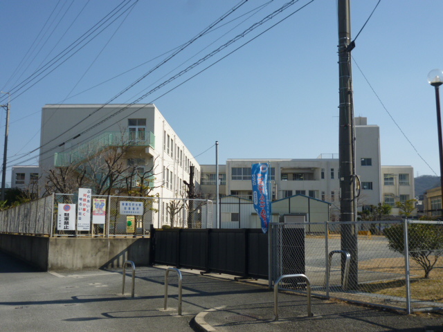 Primary school. Katano TatsuAsahi to elementary school (elementary school) 525m