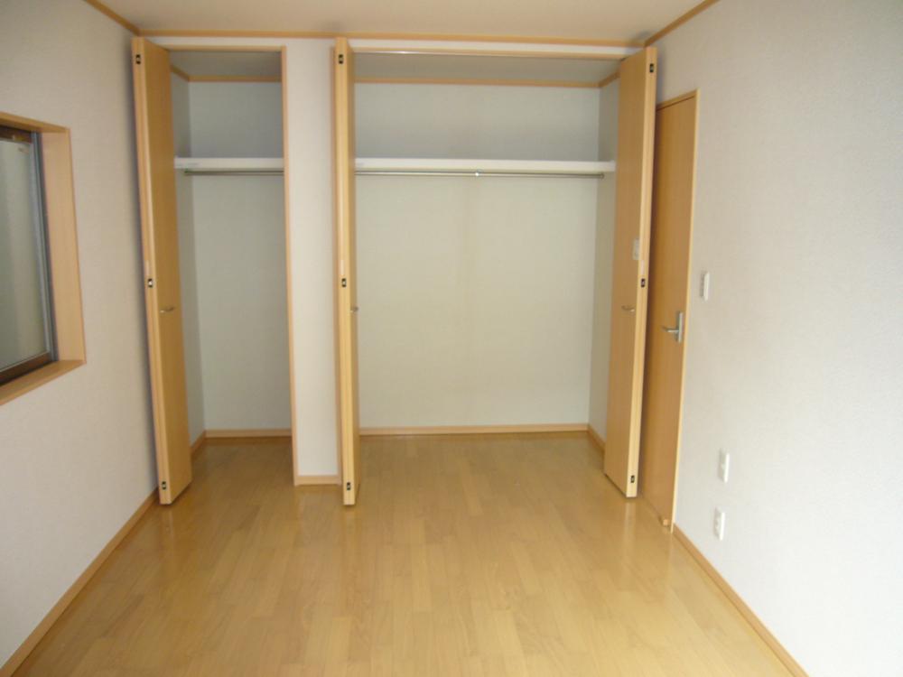 Non-living room.  [Western style room] Yes each room storage