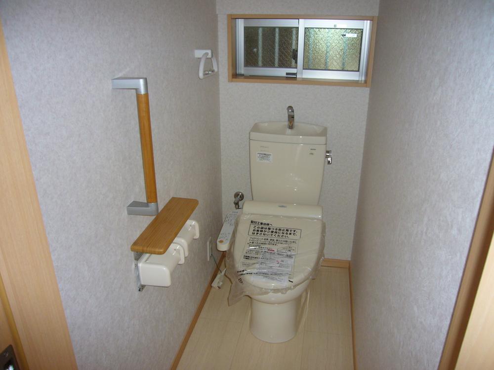 Toilet.  [toilet] With Washlet (auto power deodorizing, Power-saving water-saving) (manufactured by TOTO)