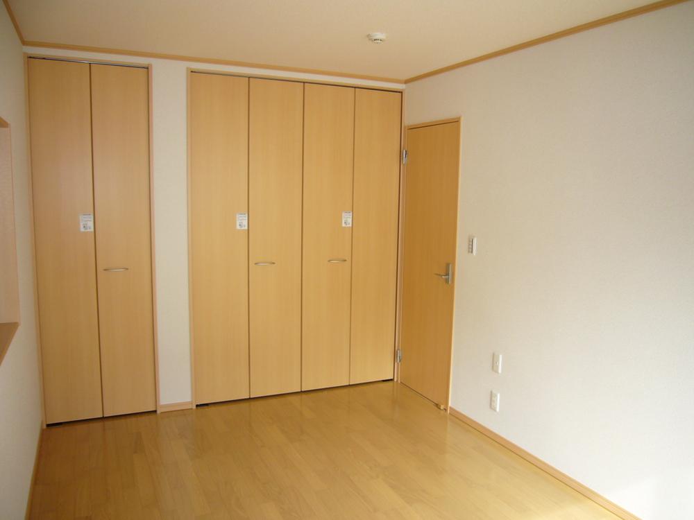 Non-living room.  [Western style room] Bright Western-style, Good per sun