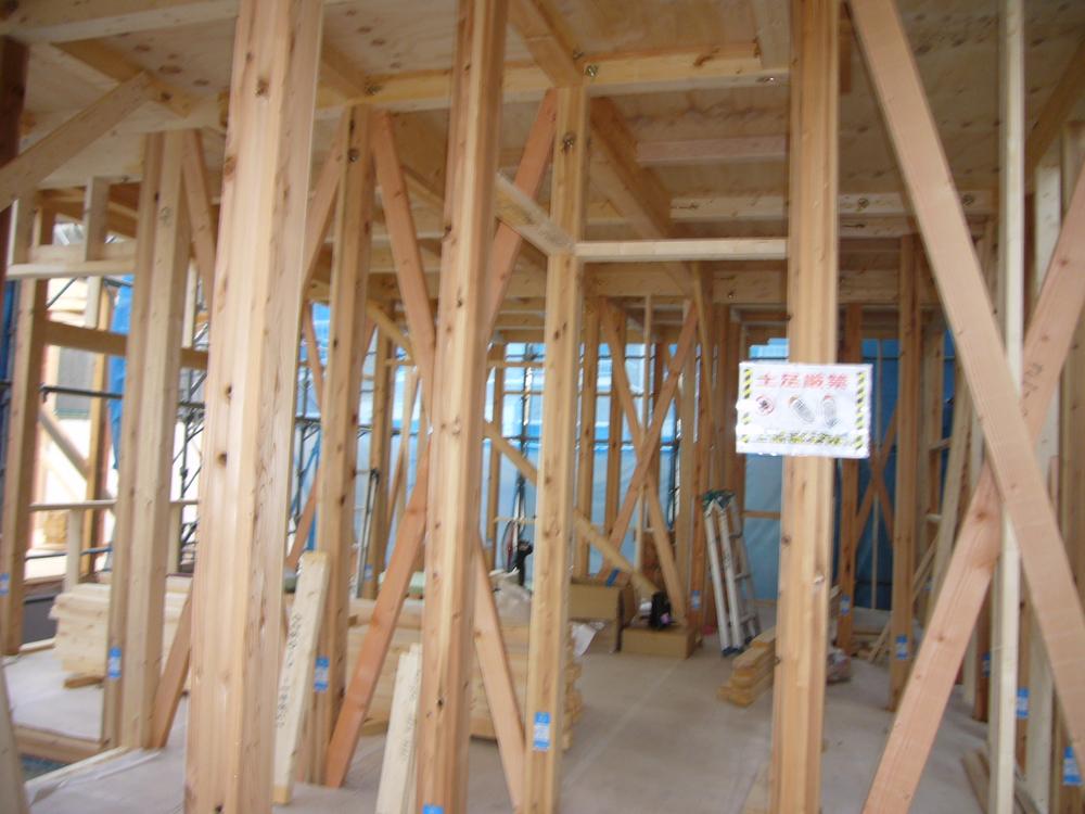 Construction ・ Construction method ・ specification. Wooden construction method, Foundation ・ Pillar ・ In construction method to build a house of the skeleton, such as a beam in the axis of the tree, This traditional method of construction in harmony in Japanese culture