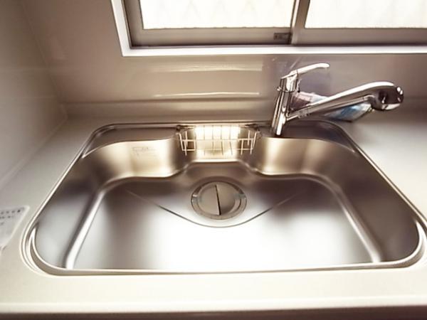 Other Equipment. Washing a breeze in the spacious sink