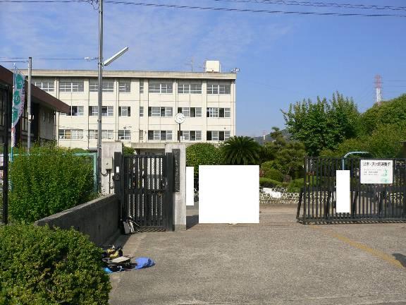 Primary school. Neyagawa Municipal Horimizo to elementary school 958m