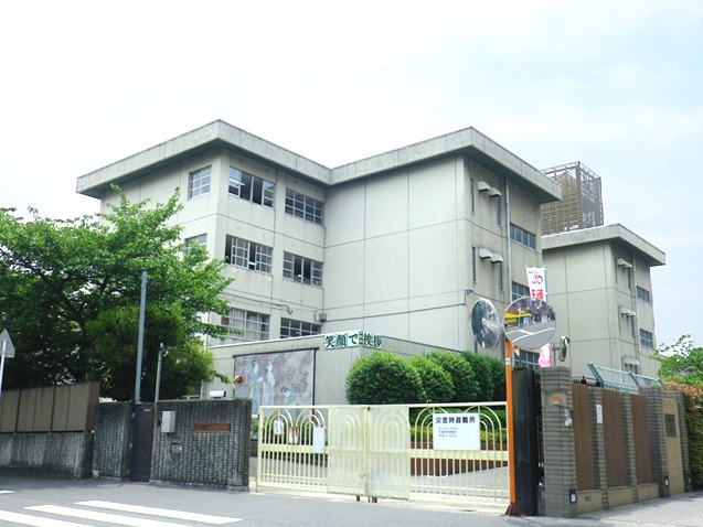 Primary school. 475m to Neyagawa Tateishi Tsu elementary school (elementary school)