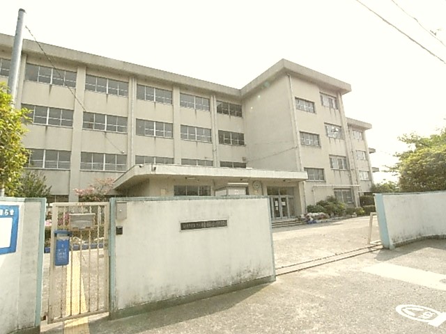 Primary school. 1169m to Neyagawa Municipal pilfered elementary school (elementary school)