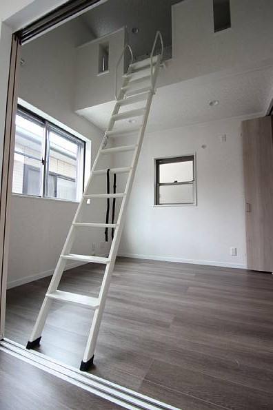 Other local. You hide what you do not even need in the fully equipped child attic storage.