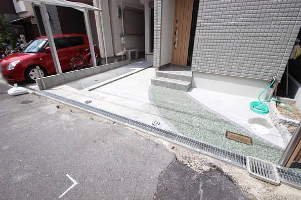 Local photos, including front road. Also equipped with bike racks! Holiday Since the external faucet also can also car wash.