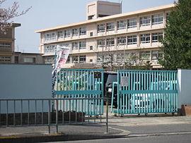 Primary school. Neyagawa Municipal Horimizo to elementary school 1190m