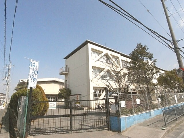 Primary school. Neyagawa 656m to stand Kanda elementary school (elementary school)