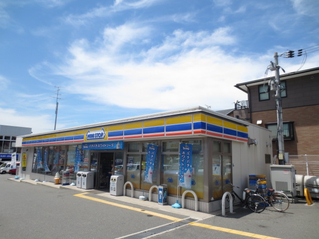 Convenience store. MINISTOP Neyagawa Kansozuka Machiten up (convenience store) 831m