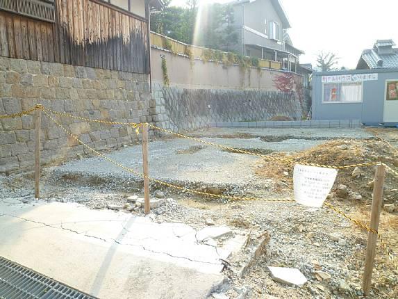 Local photos, including front road. It will soon start of construction!