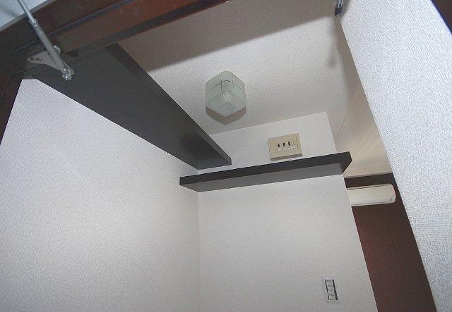 Other Equipment. Entrance ・ Top shelf