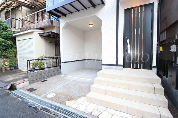 Local photos, including front road. Was building completed