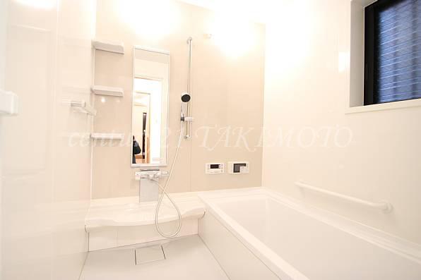 Bathroom. It 1 tsubo bath type is with a chair