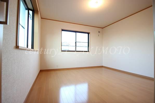 Non-living room. The main bedroom is 10 tatami than anything!