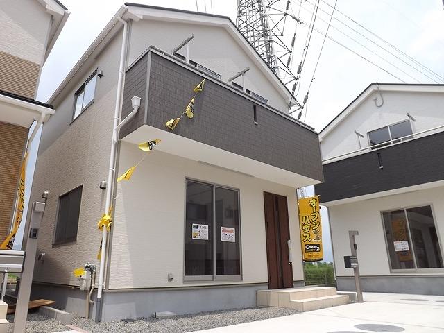 Same specifications photos (appearance). Same specifications photos (streets)