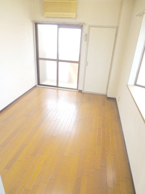 Living and room. Bright corner room