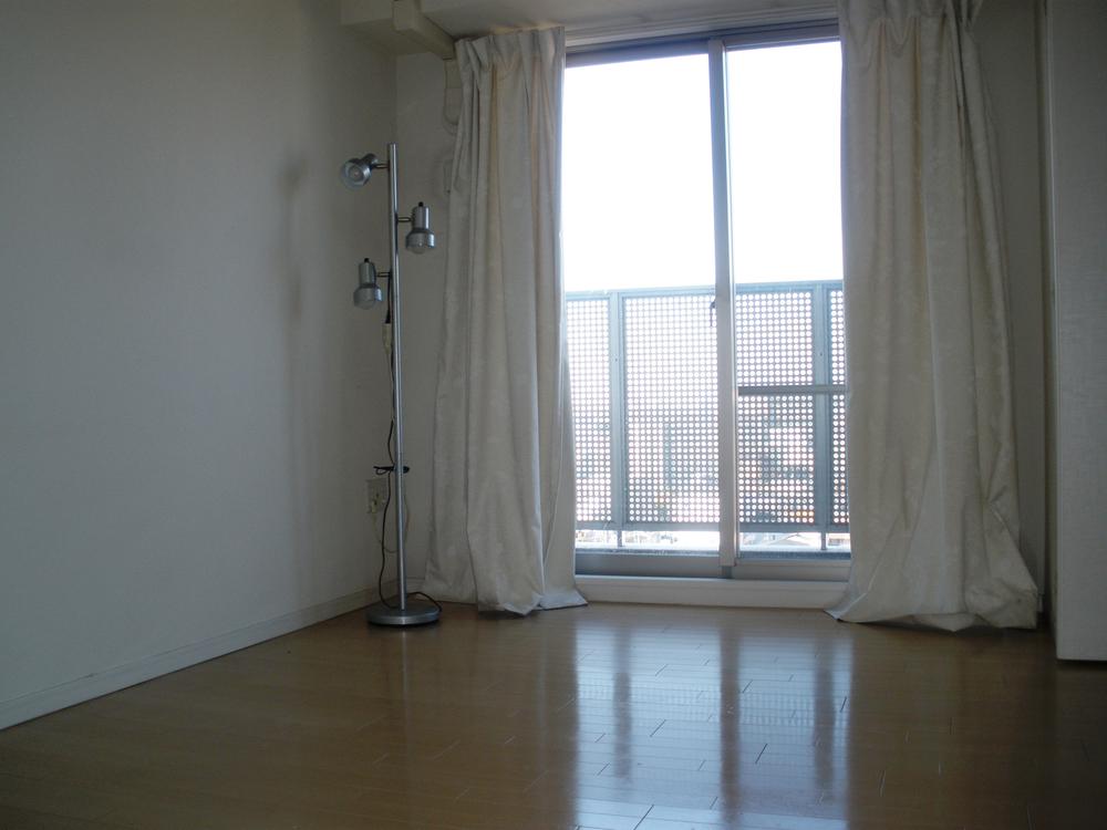 Non-living room. Indoor (11 May 2013) Shooting