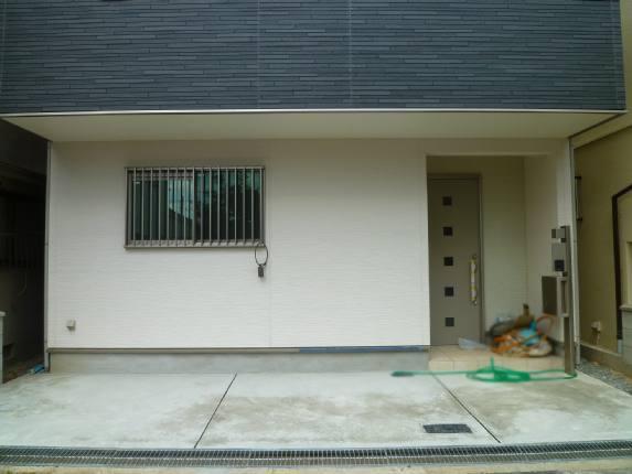 Local appearance photo. It is also a large garage space!