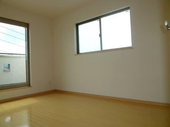 Non-living room. It is still bright two-sided lighting