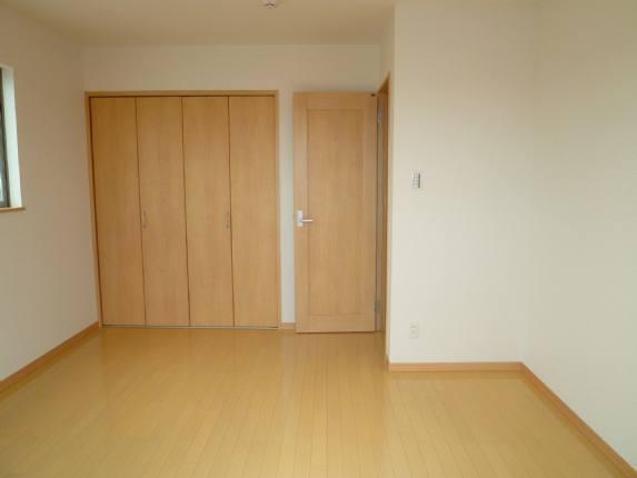 Non-living room. Each room storage is useful!