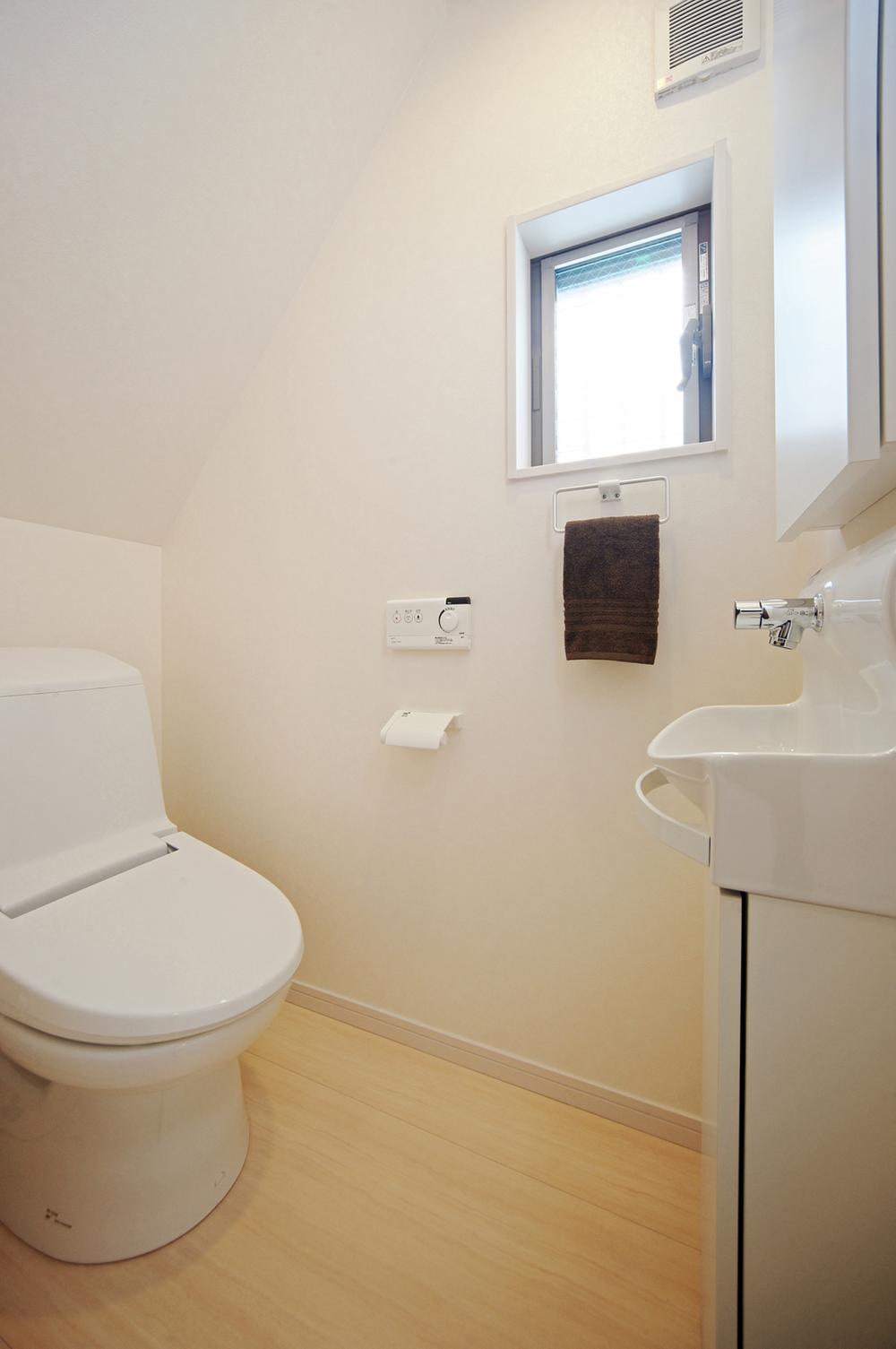 Other Equipment. Toilet shower toilet integrated. Luxury specification!