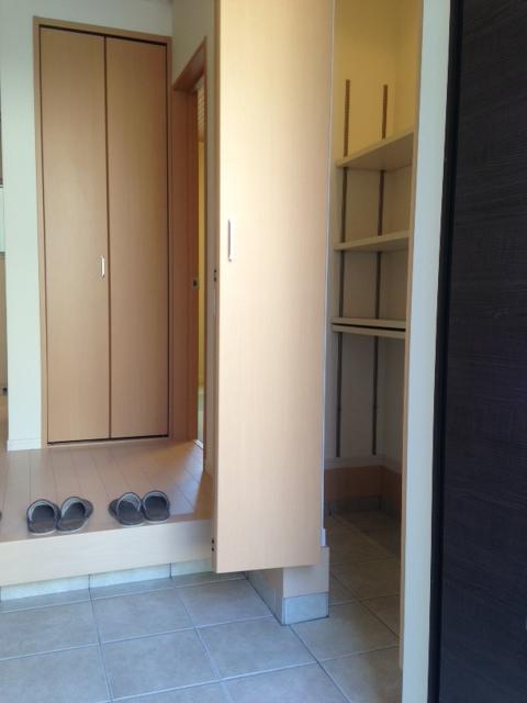 Other Equipment. Entrance ・ Plenty of footwear storage and outdoor goods the entrance cloak that is suitable for storage and can also be installed in the Hall ☆ It can be seen from the living, There and say Do facilities ☆