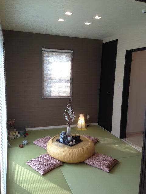 Non-living room.  [Local model house Japanese-style room] Or the Gorone, Required space to enjoy the hobby of the sum.