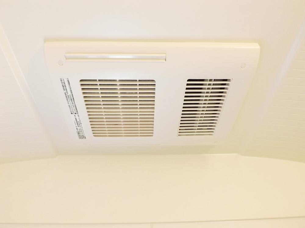 Cooling and heating ・ Air conditioning. When it's cold, I'm happy in the rainy season of the room Dried, With bathroom heating dryer!