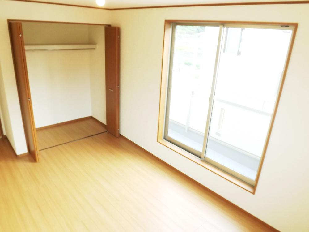 Non-living room. Local photos (Western-style)