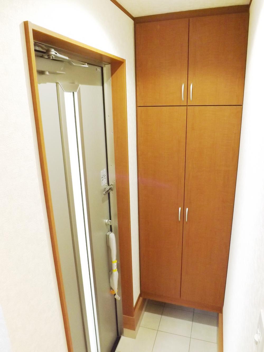 Entrance. Local photos (entrance)