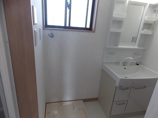 Wash basin, toilet. Wash basin on the first floor ・ Yes installed on the second floor