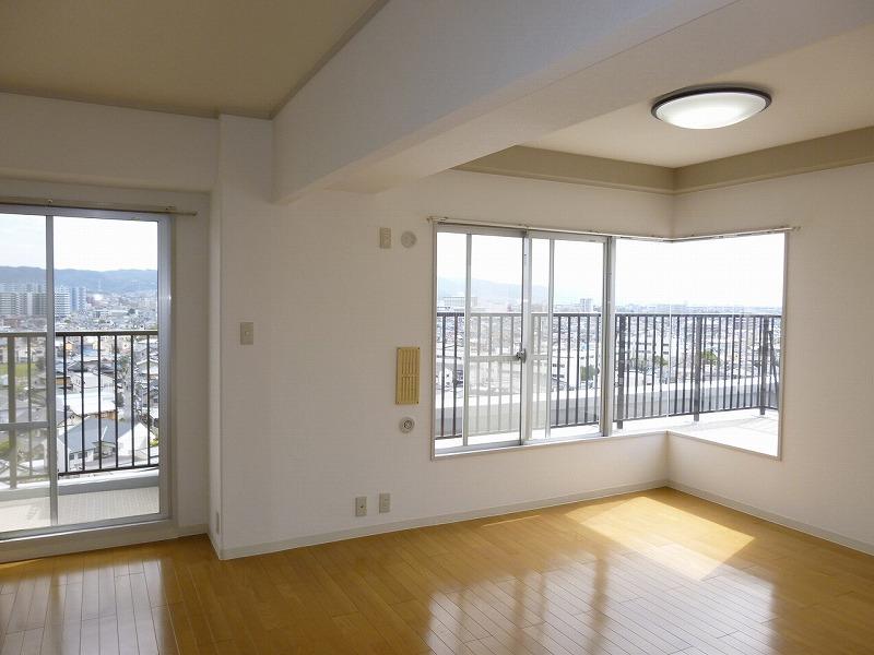 Living. 20.55 Pledge living with a good daylighting