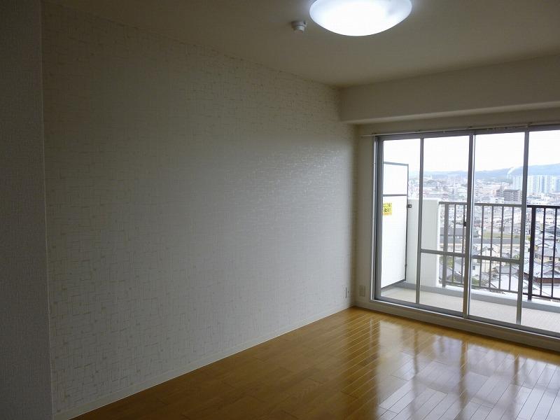 Non-living room. Western-style rooms with a good daylighting!