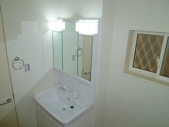 Wash basin, toilet. With storage in the back of the mirror