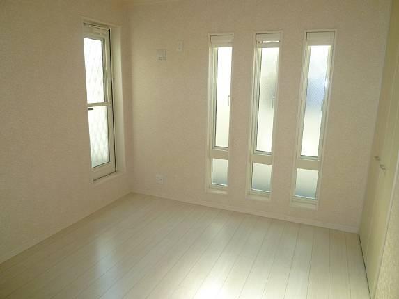 Other introspection. Lighting will be taken from the fashionable slit window!