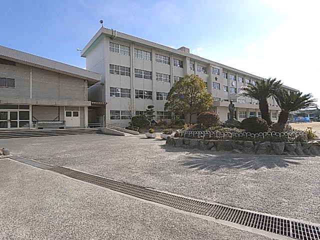Primary school. 295m to Neyagawa Municipal Wako elementary school (elementary school)