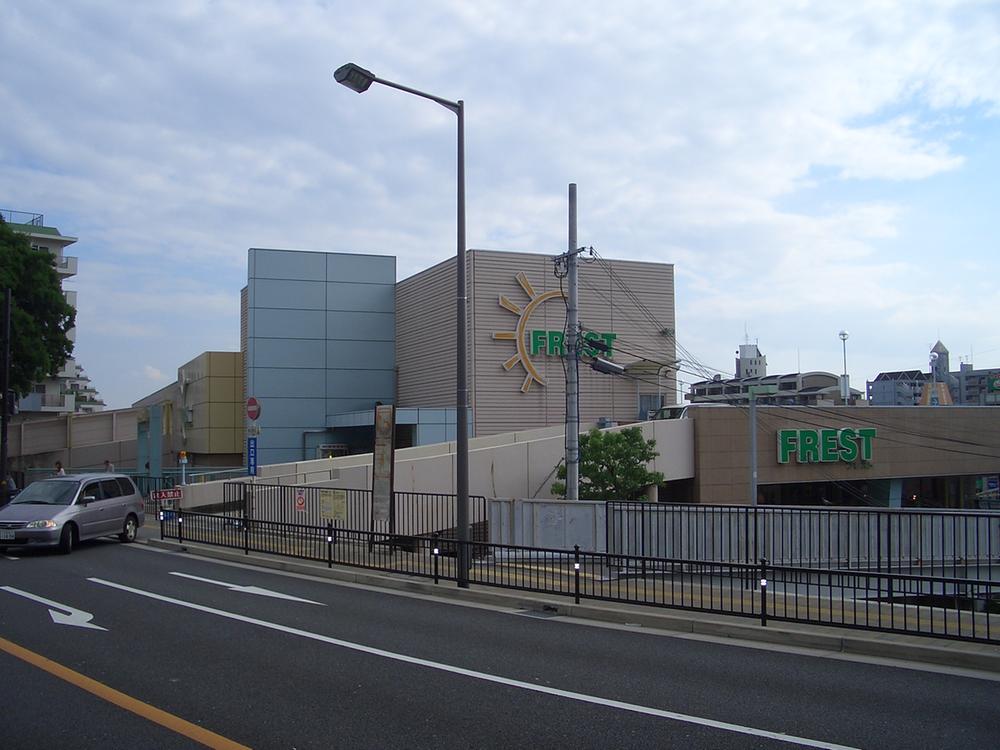 Supermarket. Furesuto until Korien shop 560m